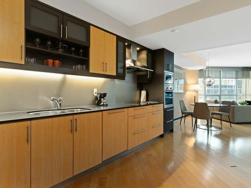 Cozinha modulada amadeirada